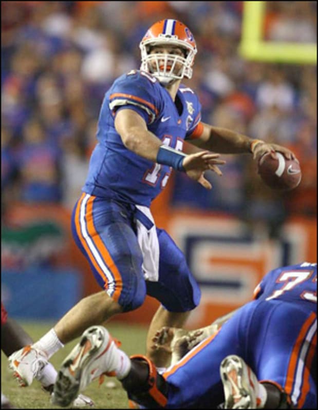 14 Years After Taking Darren McFadden's Heisman Trophy, Tim Tebow Lucks  Back into the NFL - Best of Arkansas Sports