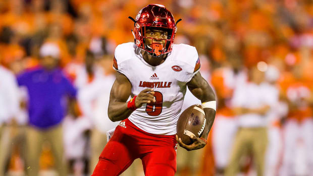 WATCH: Lamar Jackson brings extra jerseys for postgame swap vs