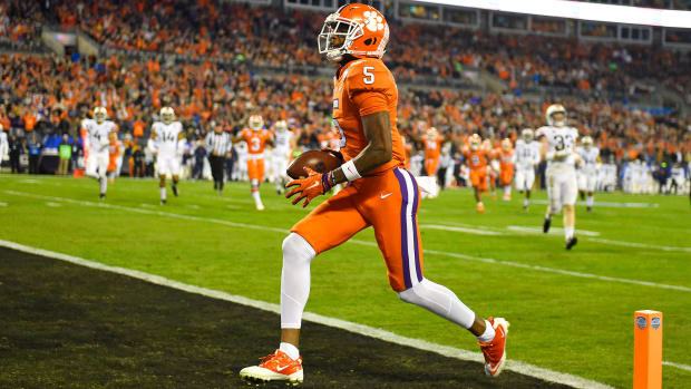 Raiders select WR Tee Higgins at No. 12 in latest Bleacher Report mock