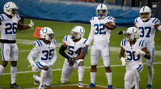 East Rutherford, United States. 25th Oct, 2020. The New York Jets look on  from the sideline in the fourth quarter against the Buffalo Bills in week 7  of the NFL season at