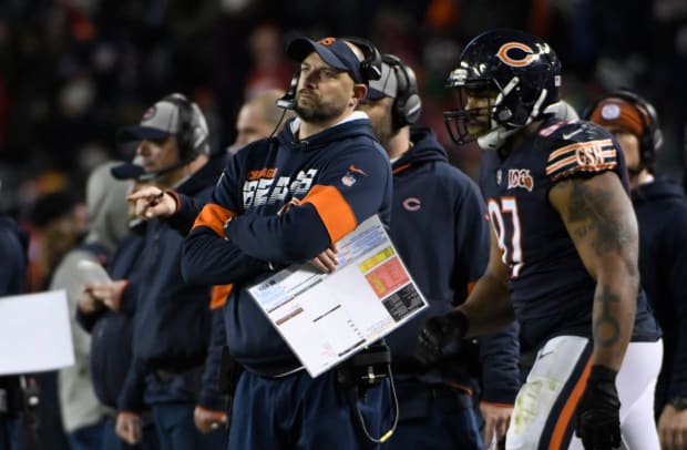 Former Chicago Bears quarterback Jim McMahon (9) and other members of the Super  Bowl XX Championship Chicago Bears team are honored before the NFL game  between the Green Bay Packers, Thursday, Sept.