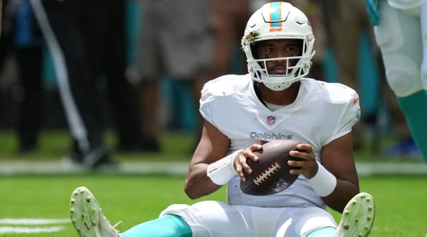 NFL Week 10 picks, odds, best bets: Bears, Justin Fields tame Lions;  Dolphins cover vs. Browns 