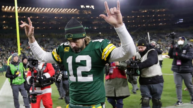 Aaron Rodgers Perfectly Called Out Buccaneers Player's Fake Blitz - The  Spun: What's Trending In The Sports World Today