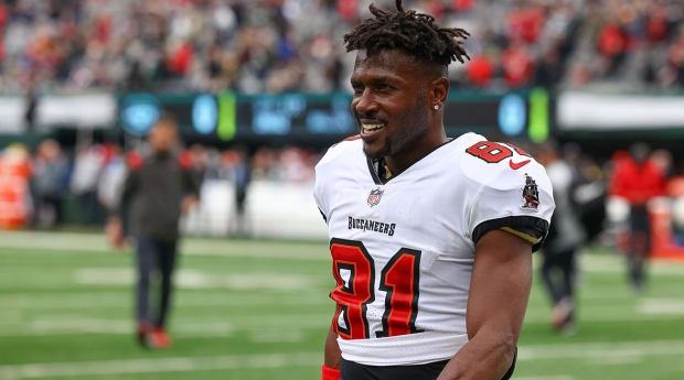 Antonio Brown announces shock NFL return with Baltimore Ravens — but fans  aren't convinced