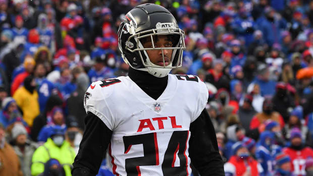 Atlanta Falcons Sign All-Pro CB Casey Hayward - To Help A.J. Terrell Or  Replace Him? - Sports Illustrated Atlanta Falcons News, Analysis and More