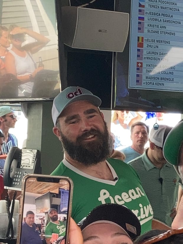 Jason Kelce's celebrity bartending event raises more than $375,000