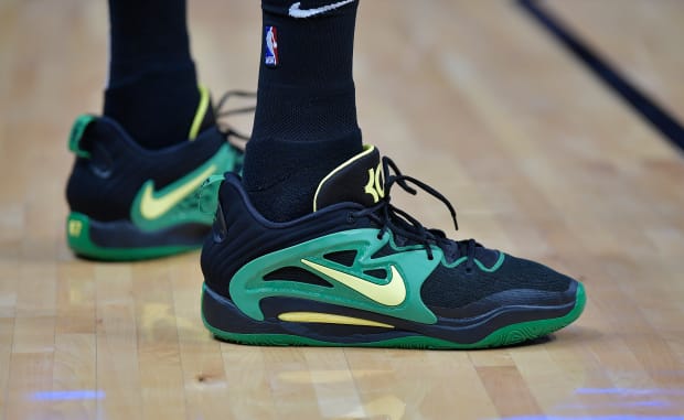 Kevin Durant Wears Nike KD 15 in Oregon Ducks Colorway - Sports Illustrated FanNation Kicks Analysis More
