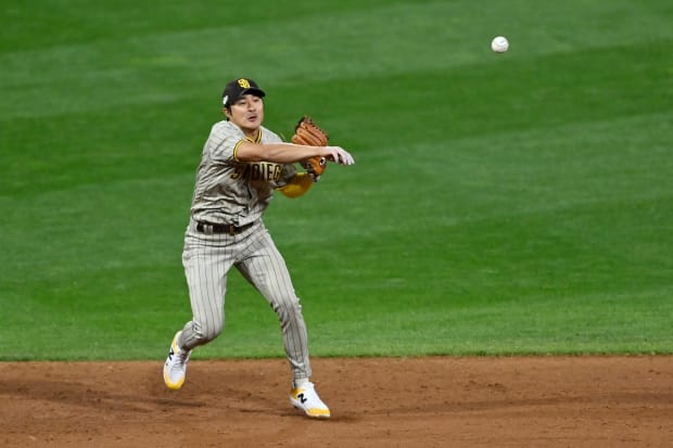 Should the San Diego Padres trade Ha-Seong Kim?