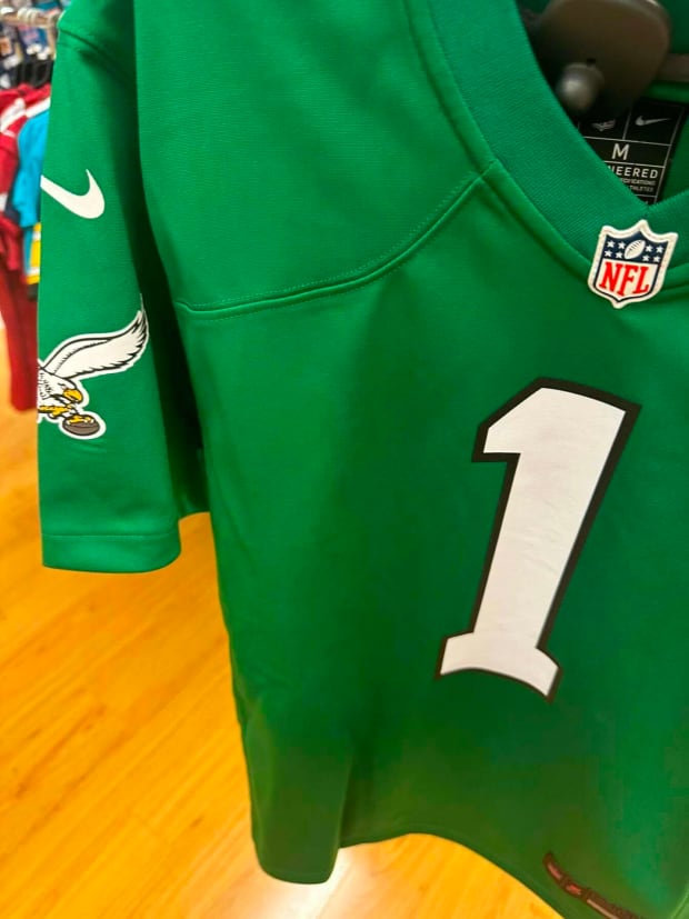 Philadelphia Eagles' Kelly Green Jerseys Leaked? Potential 1st Look at  Classic Throwbacks - Sports Illustrated Philadelphia Eagles News, Analysis  and More