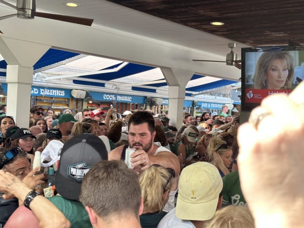 Philadelphia Eagles Jason Kelce hosts celebrity bartending bash at Jersey  Shore 