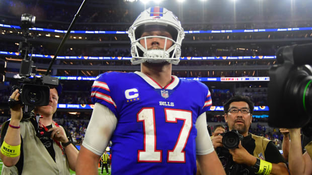 Tennessee Titans vs. Buffalo Bills Betting Odds: How Much is Buffalo  Favored on Monday Night Football? - Sports Illustrated Buffalo Bills News,  Analysis and More