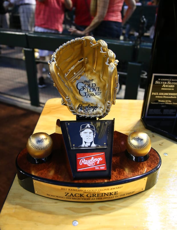 Cody Bellinger named 2019 Rawlings Gold Glove Award finalist, by Rowan  Kavner