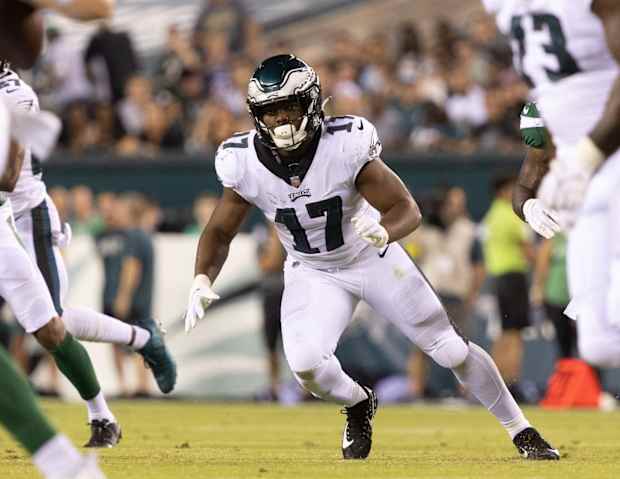 Eagles fans hype up Nakobe Dean after TJ Edwards' Bears signing