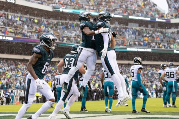 Eagles Move to 4-0, Beat Jaguars Behind Miles Sanders, Five Forced