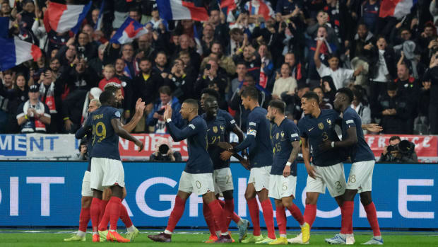 World Cup 2022: Titleholder France enters the competition thumping