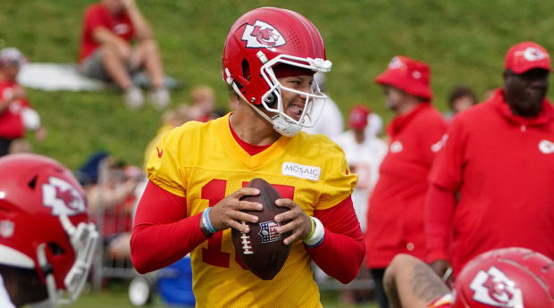 Patrick Mahomes on top of 2023 fantasy football QB rankings - Arrowhead  Pride