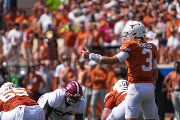 College football odds, picks, predictions for Week 3, including Texas vs.  Wyoming