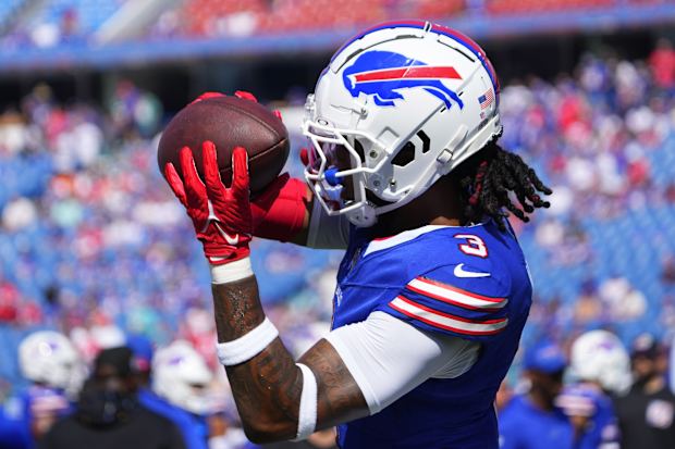 Buffalo Bills Hand Miami Dolphins Their First Loss, Take AFC East Lead -  Sports Illustrated Buffalo Bills News, Analysis and More