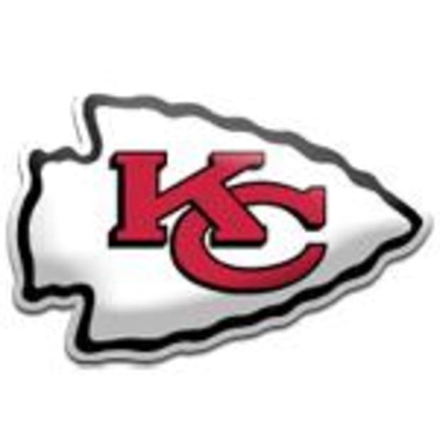 KC Chiefs: Re-signing Eric Fisher as a placeholder isn't a bad idea