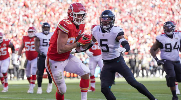 Chiefs, Eagles both favored by more than a touchdown at home, National  Sports