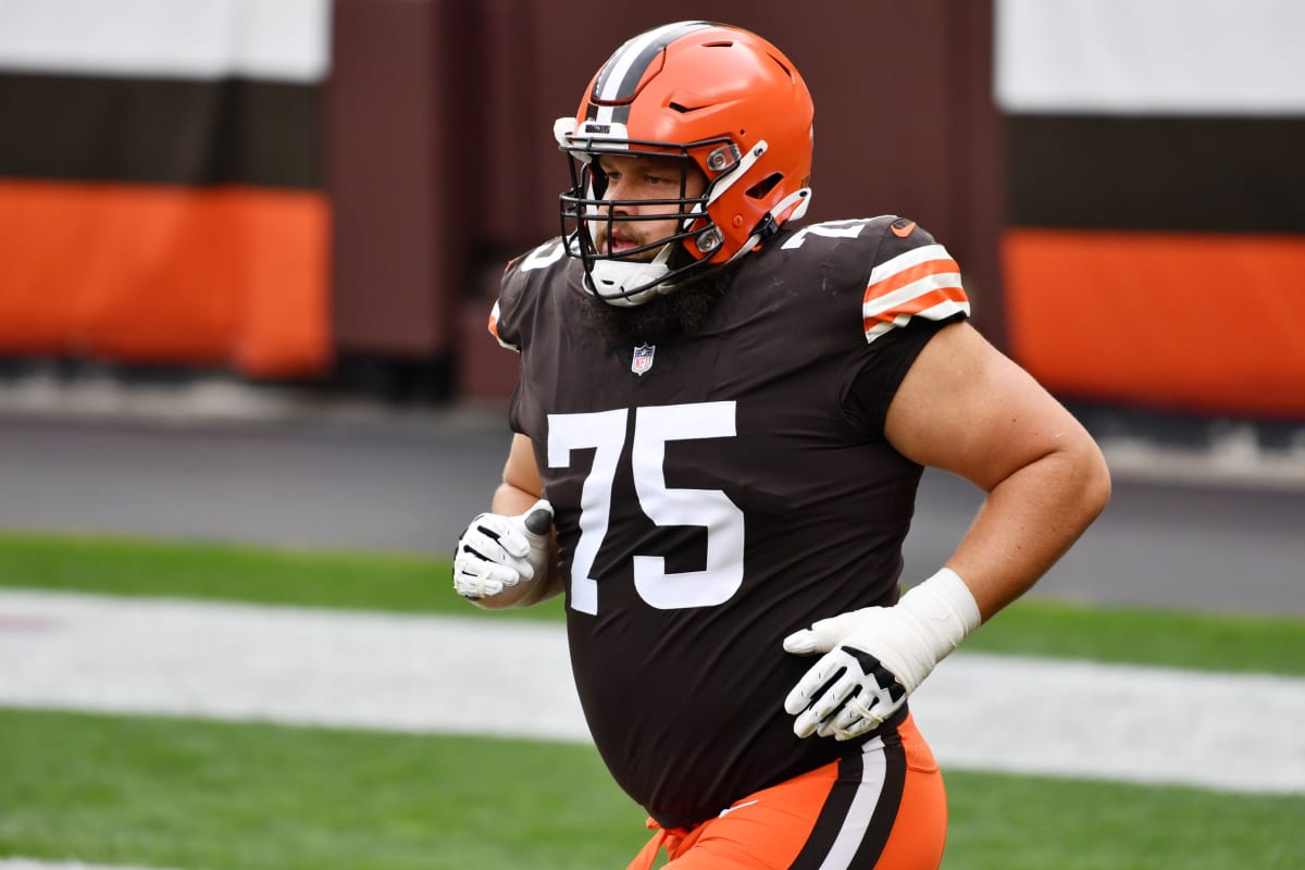 Joel Bitonio and Mike Ford Exit Browns Game Against Bears - BVM Sports