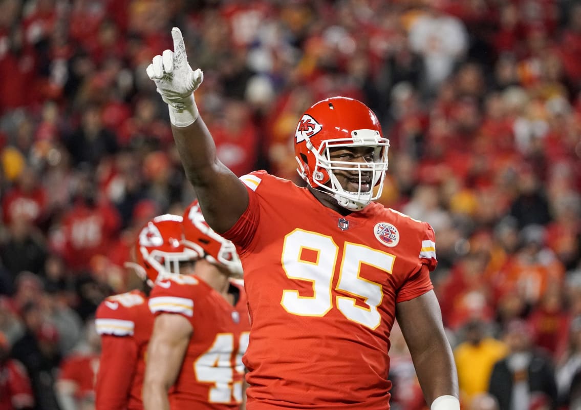 Chris Jones ends holdout with Chiefs after agreeing to one-year