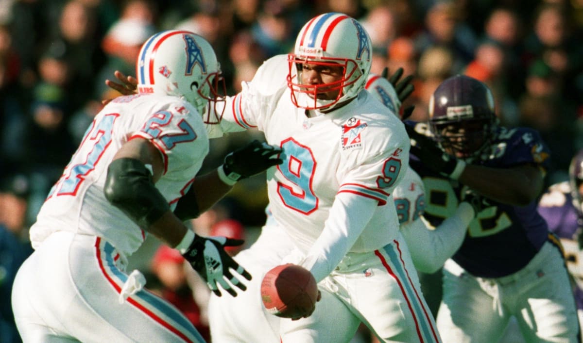 Titans Are Bringing Back Houston Oilers Throwback Jerseys and Fans Are  Obsessed - Sports Illustrated