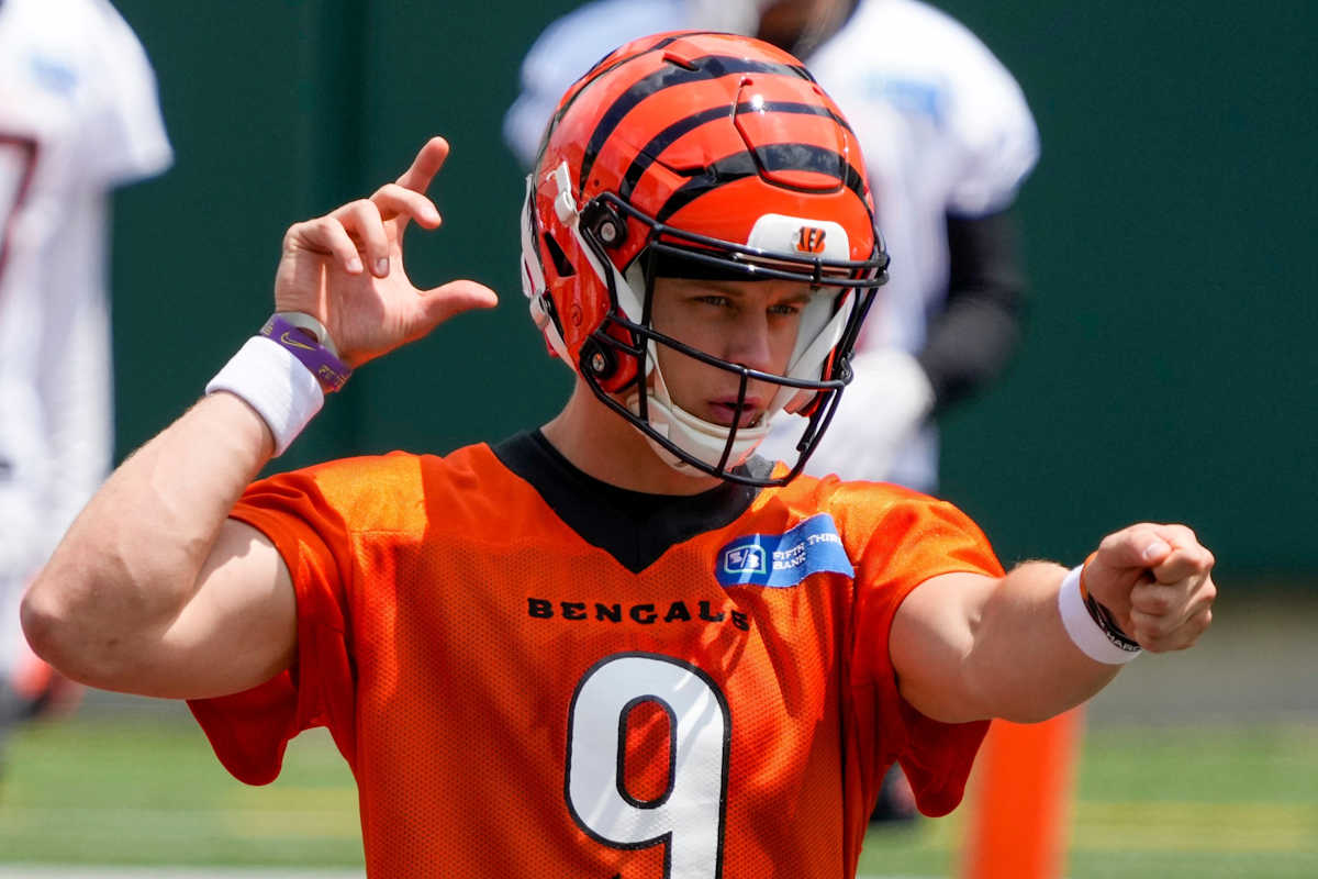 Joe Burrow Questionable, Irv Smith Jr. Doubtful for Bengals' Monday