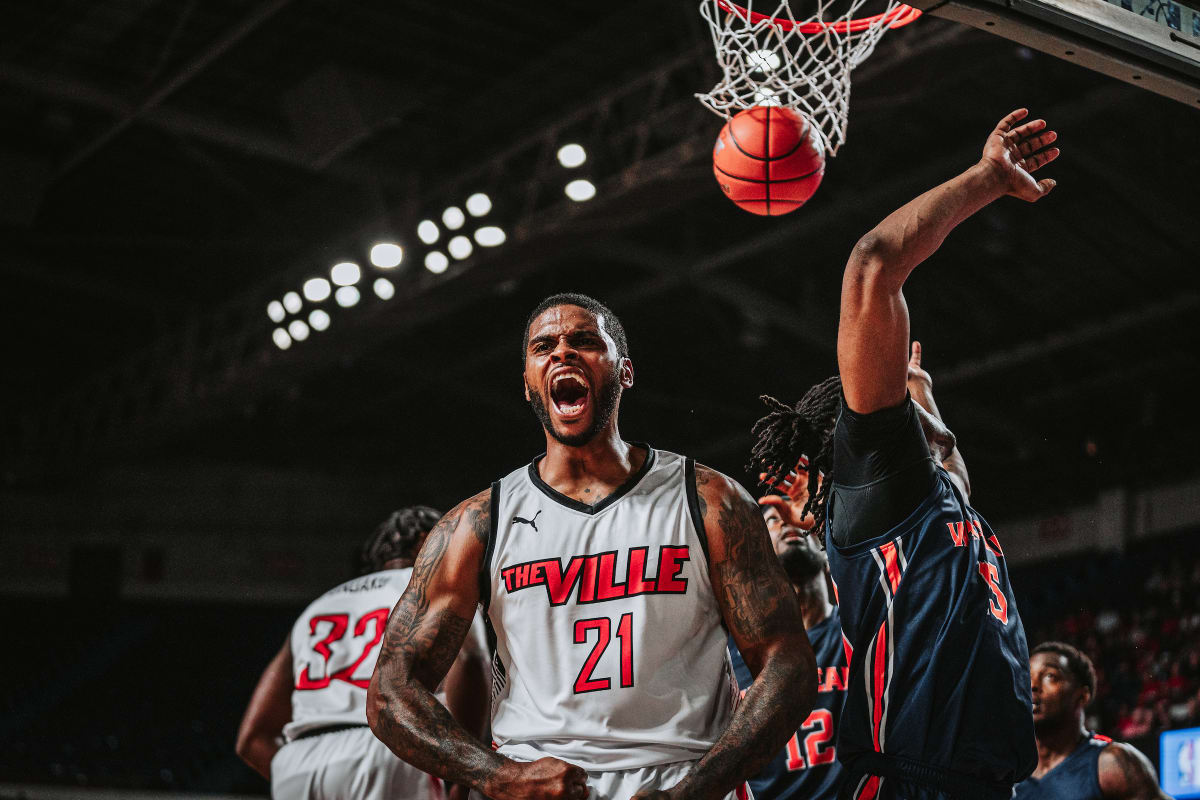 Louisville's The Ville Alumni Team Returns to Freedom Hall for 2024 TBT