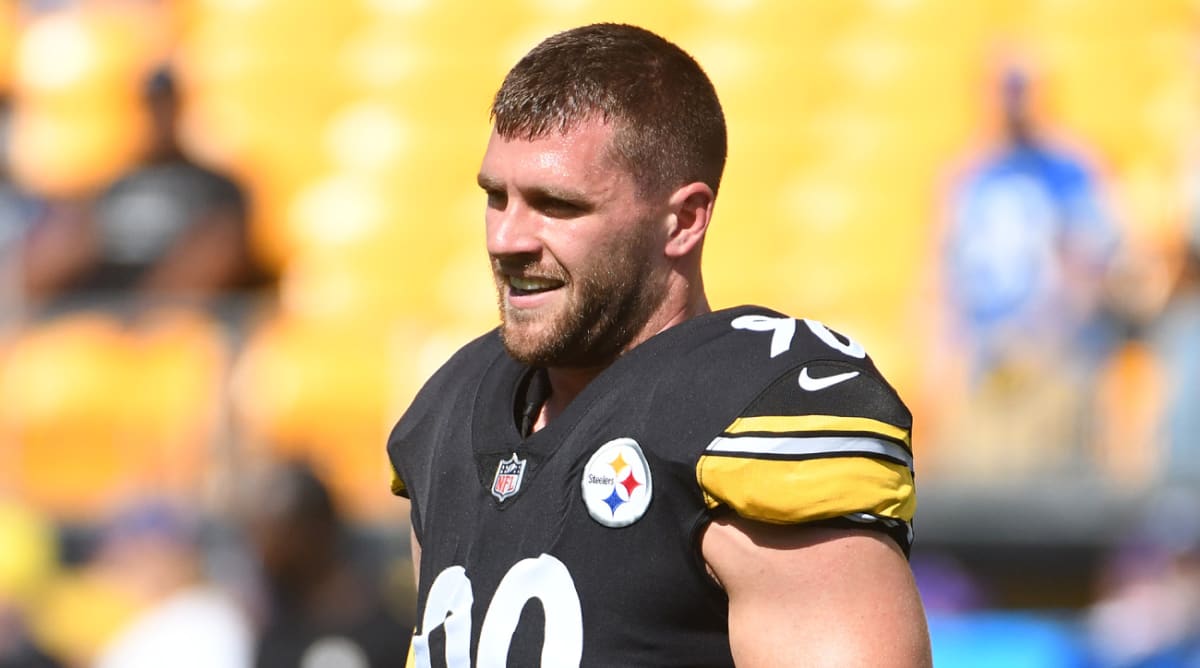 Lee Flowers of the Pittsburgh Steelers raises a finger in celebration