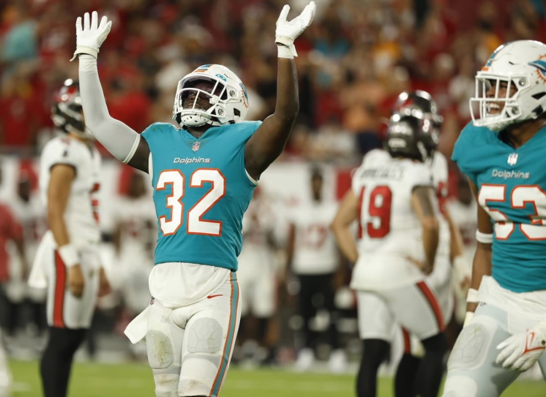 Dolphins add Da'Shawn Hand to active roster, waived Verone McKinley III