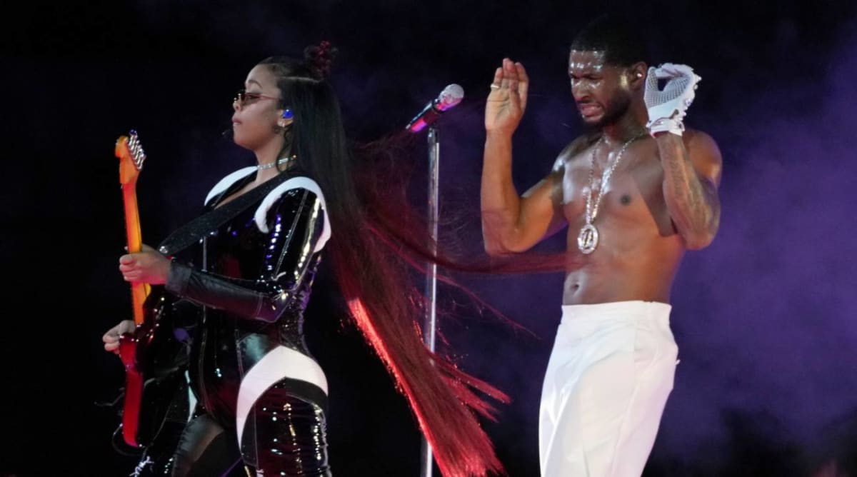 Usher Brought Tons of Las Vegas Flair to His Super Bowl Halftime Show, and NFL Fans Were Stunned