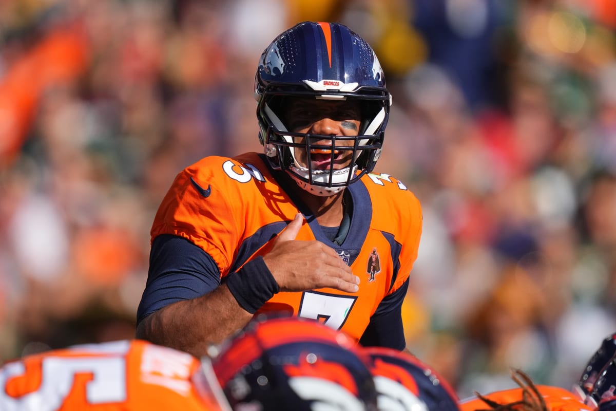 Former Pro Bowl QB Calls for Broncos' Russell Wilson to Join Patriots