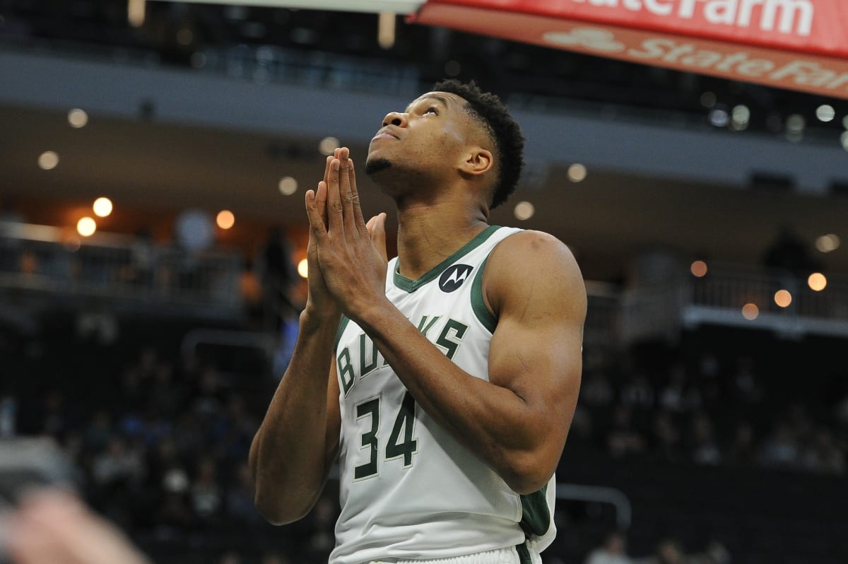 Giannis Antetokounmpo Returns To Face Philadelphia 76ers - Bucks Vs ...