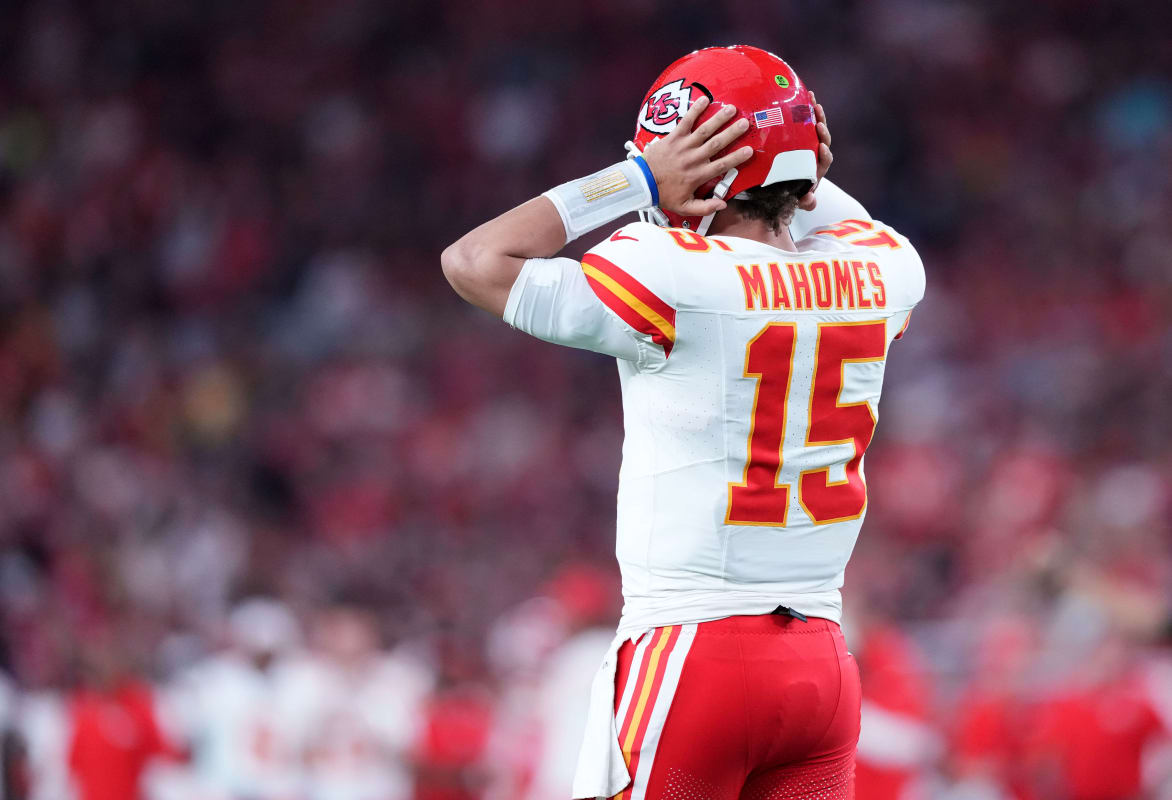 Patrick Mahomes restructures contract with Kansas City Chiefs for