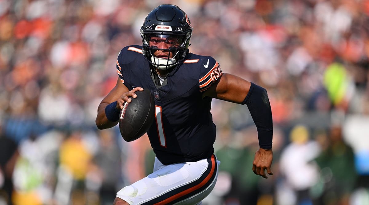 Bears' Justin Fields Apologizes to Teammates, Fans After Humbling Loss to  Packers, Sports-illustrated