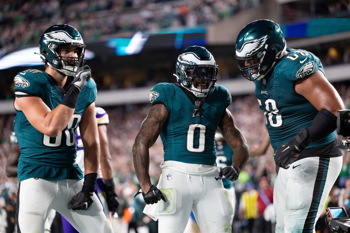 D'Andre Swift's Explosive Debut Powers Eagles to Victory Over Vikings ...