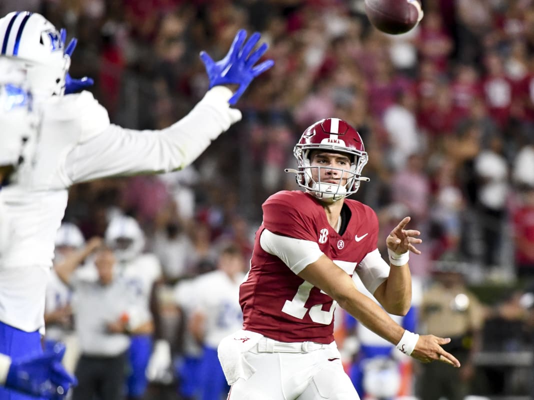 Alabama QB Jalen Hurts on cover of Sports Illustrated