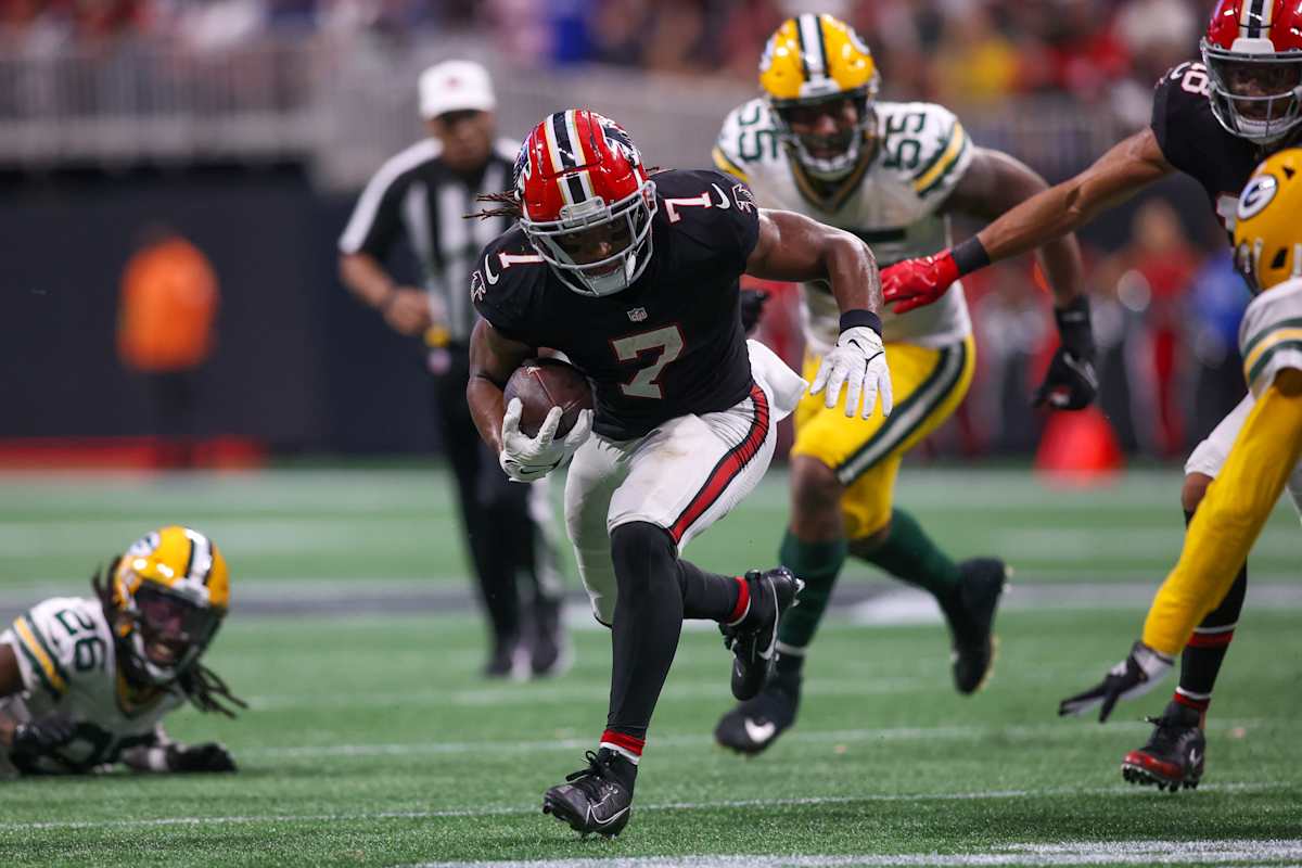 Watch Falcons RB Bijan Robinson's 1st NFL touch