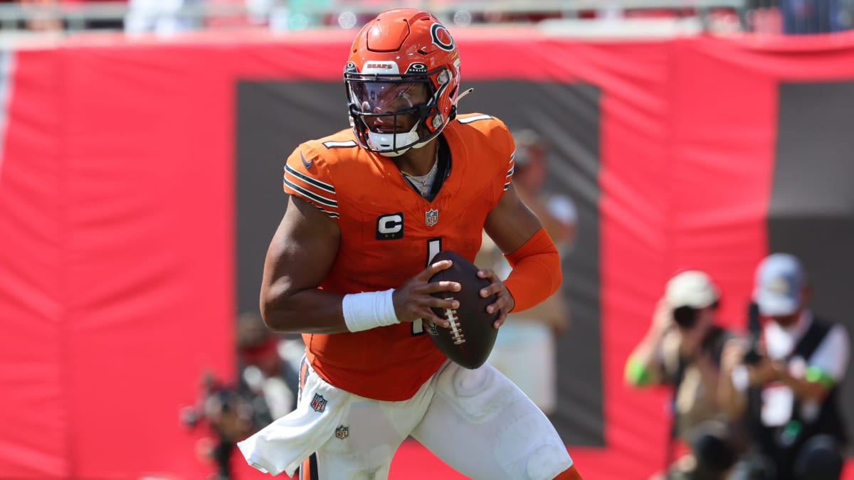 Bears Undecided on Justin Fields As Long-Term QB, per Report
