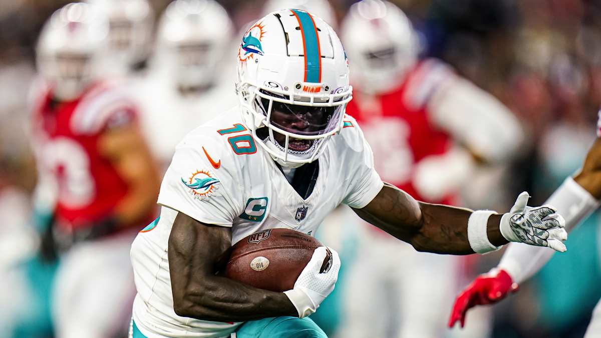 Tyreek Hill poses for pictures in full Miami Dolphins uniform: 'I