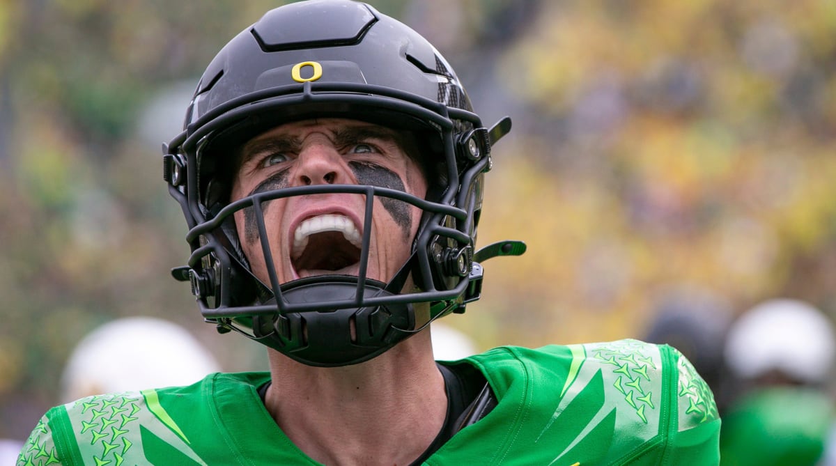 College Football World Stunned by Oregon's Blowout Win Over Colorado