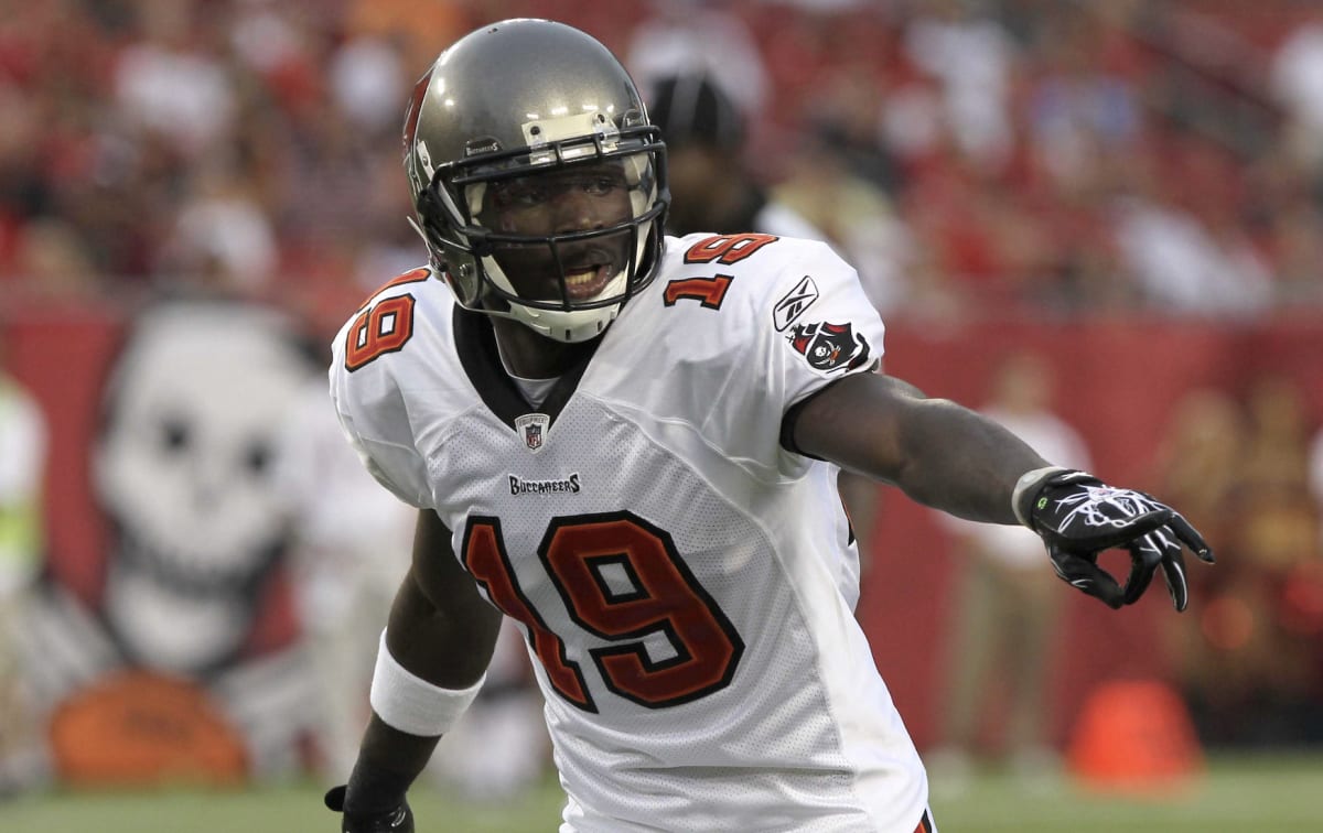 Former Tampa Bay Buccaneers wide receiver Mike Williams dies