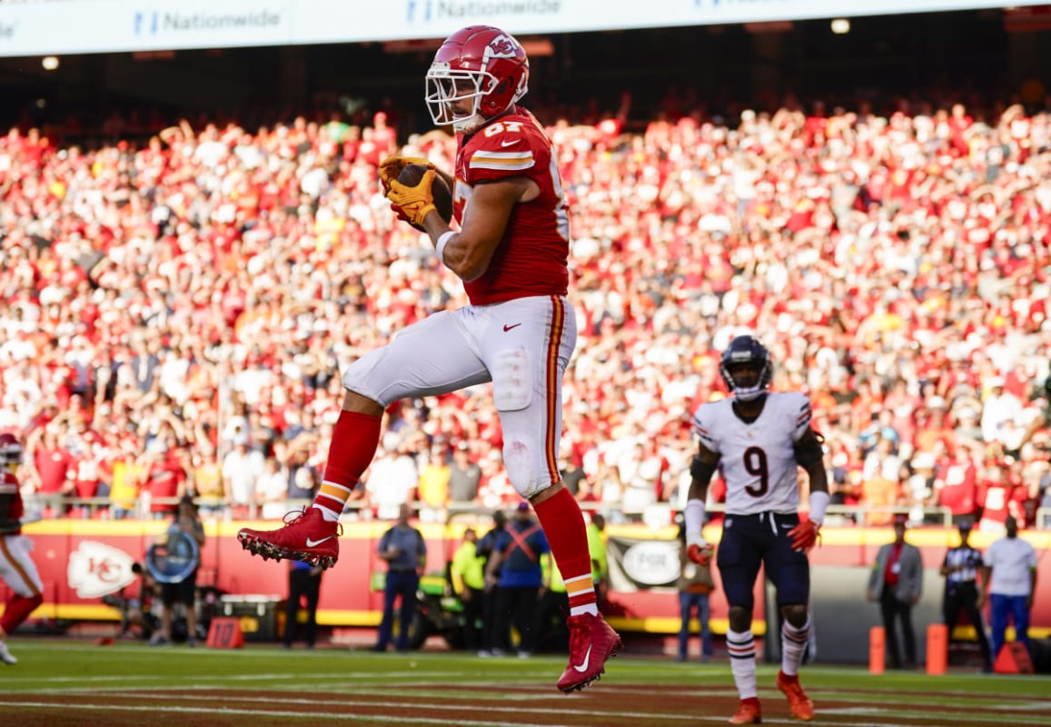 RAW VIDEO: Kansas City TE Travis Kelce excites the crowd at the