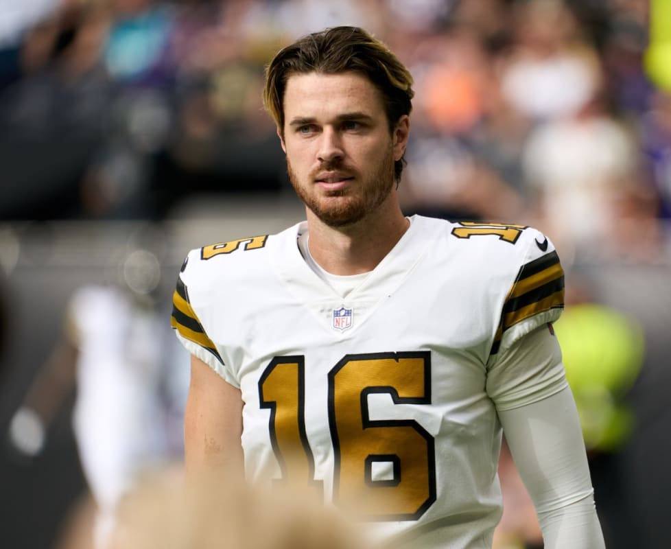 Saints Bring Back Quarterback, Signed From Division Rival