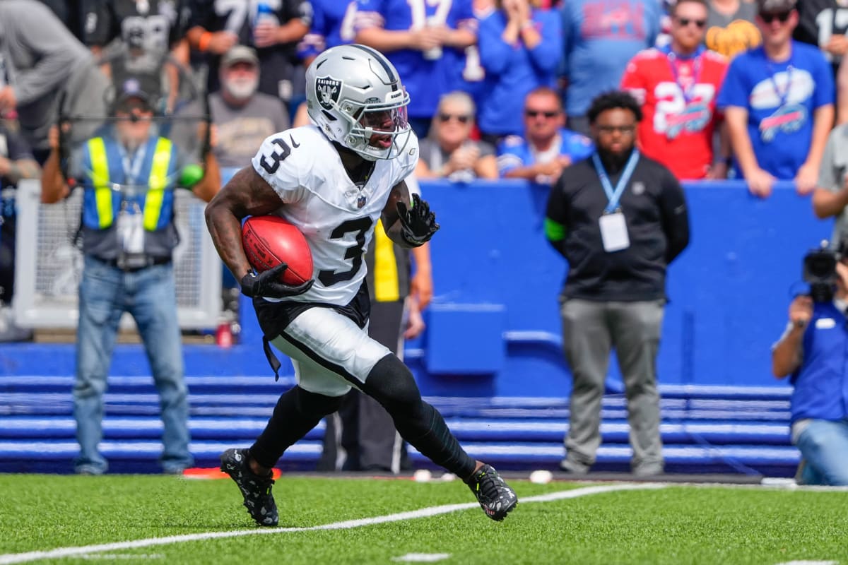 Raiders News: Josh McDaniels discusses keeping 3 quarterbacks - Silver And  Black Pride