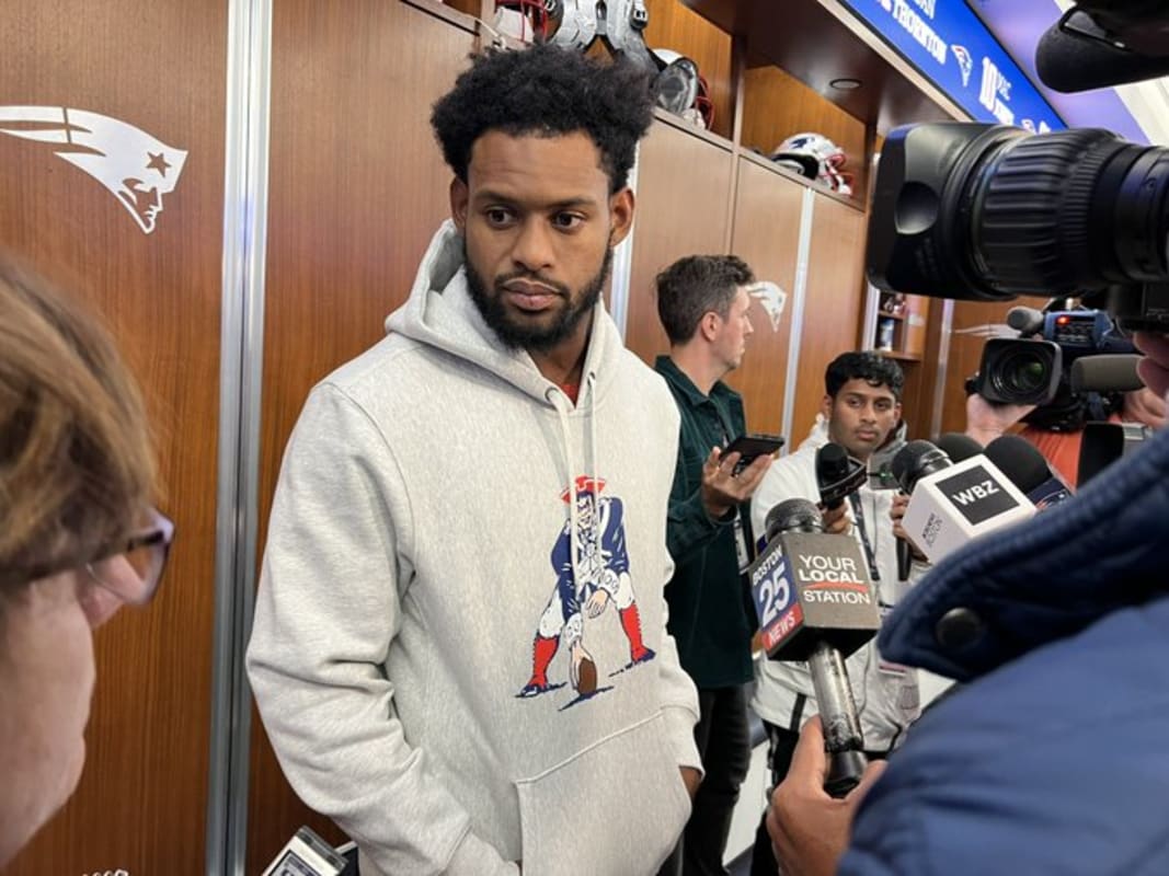 Patriots players gifted bizarre sweatshirt by Joe Judge