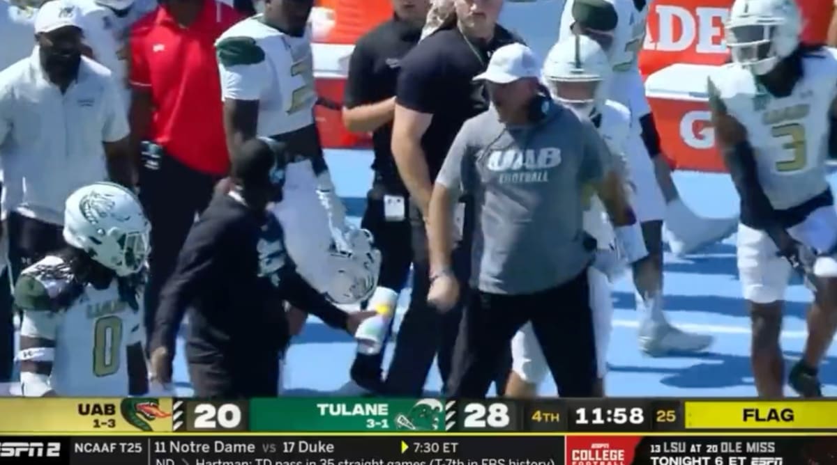 UAB's Trent Dilfer Goes Nuclear on Assistant Coach After Hare-Brained  Penalty