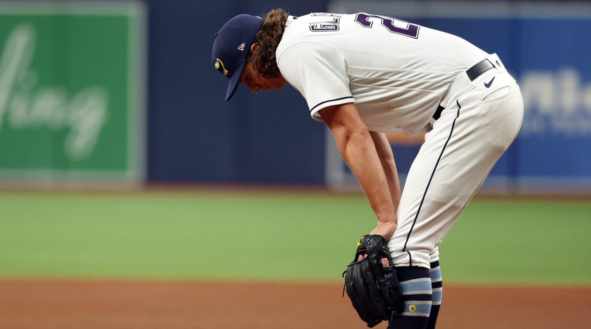 Aaron Rodgers throws out 1st pitch at Miller Park; players may gather soon