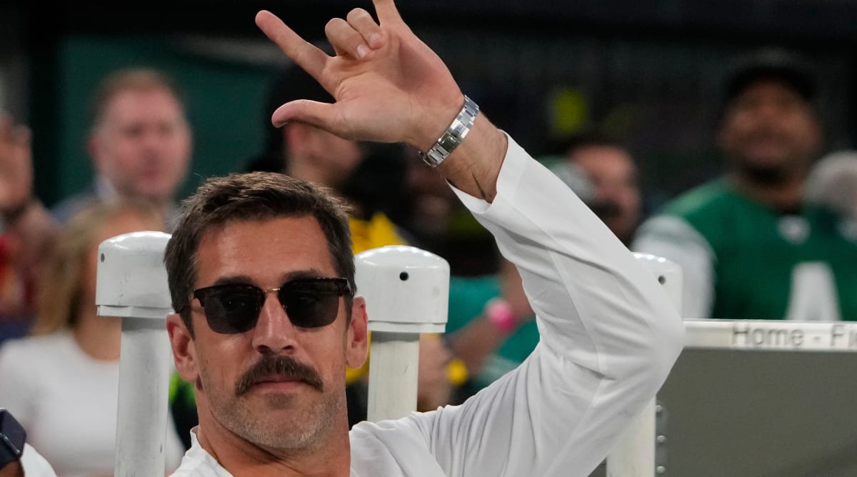 PHOTO: Aaron Rodgers' mustache twin looks exactly like him 